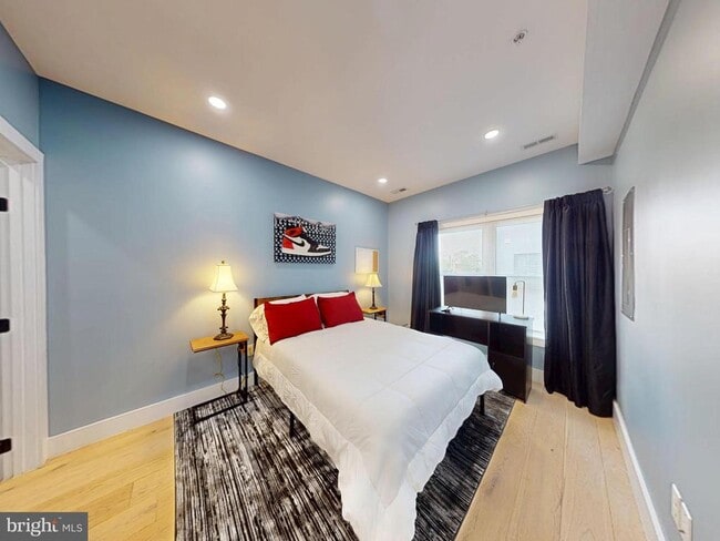 Photo - 927 Kennedy St NW Unit 303
