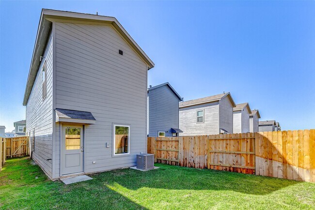 Building Photo - 18522 Tre Croci Dr