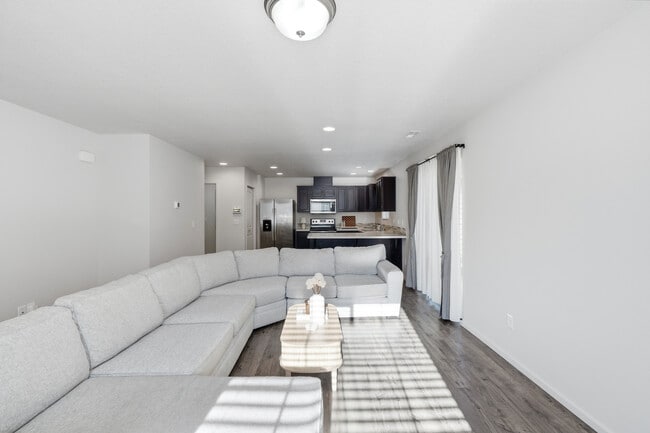 Photo - 619 NE 137th Ave