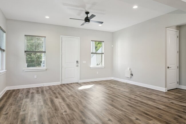 Photo - 1410 E Curtis St