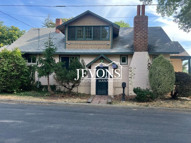 Building Photo - Charming 3-bedroom home with washer and dr...