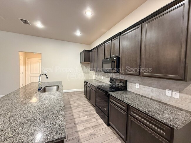 Photo - 13802 Avenue W