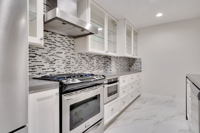 Photo - Holmby Street Luxury Investments LLC