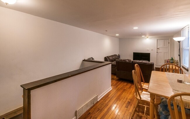 Photo - 2138 Mt Vernon St Unidad Rear
