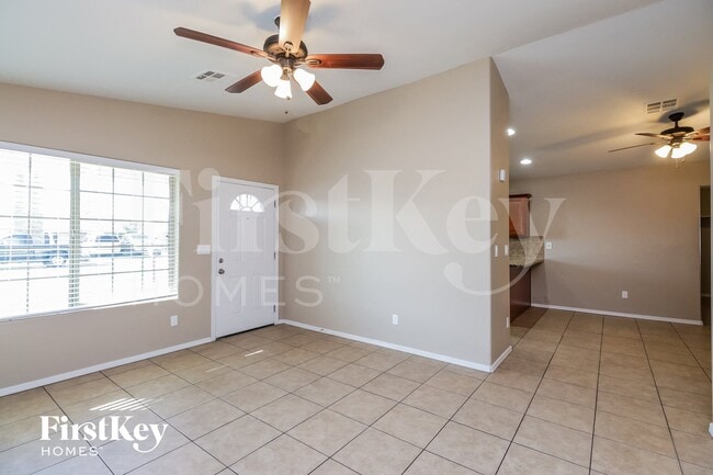 Photo - 844 E 10th Ave