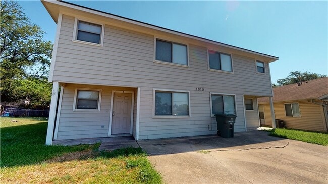 Photo - 1915 Pine Tree Dr Unit A
