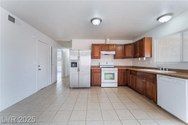 Photo - 7285 Bridgeview Ave