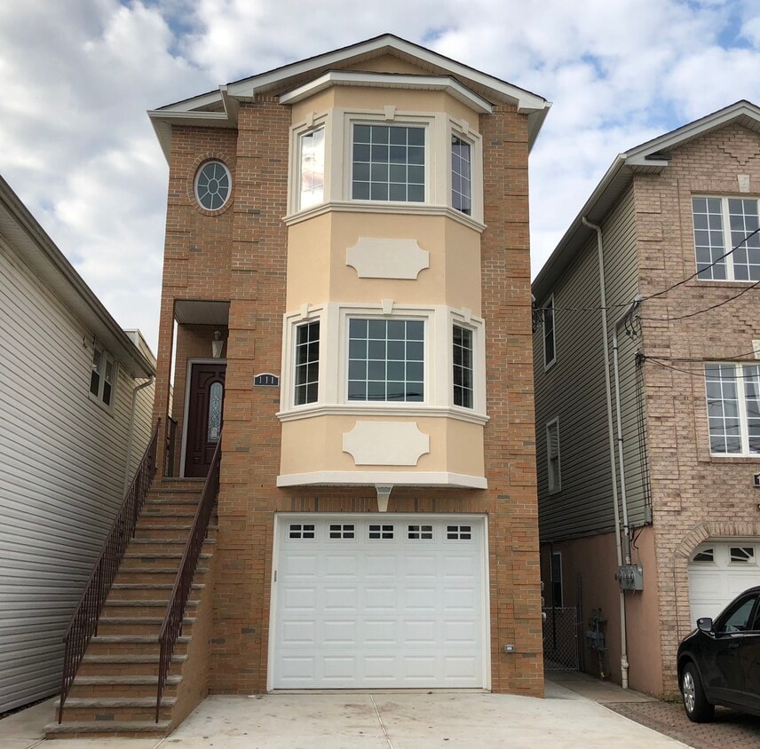 Photo - 111 7th St (Harrison, NJ)