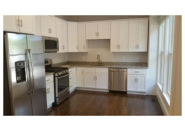 Building Photo - 2044 Beacon St Unit 2