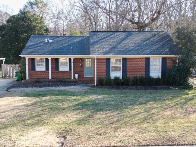 Building Photo - 3 BR Brick Ranch with Fenced Yard in Starm... Rental