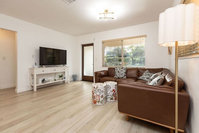 Photo - 632 SW 8th Ave