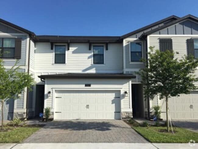 Building Photo - Spacious 3-Bed, 2.5-Bath Townhouse with 2-...