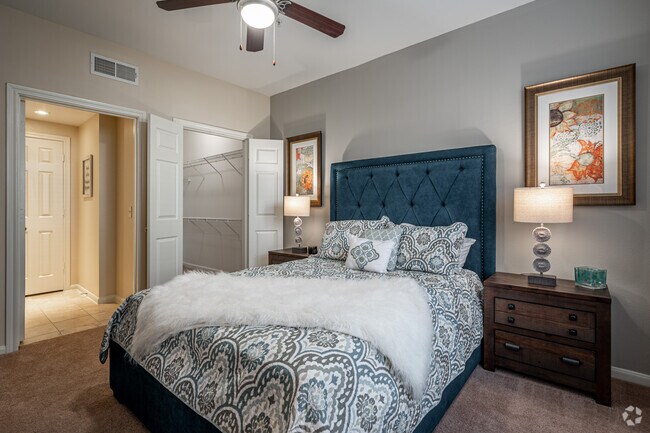 1BR, 1BA - 802SF