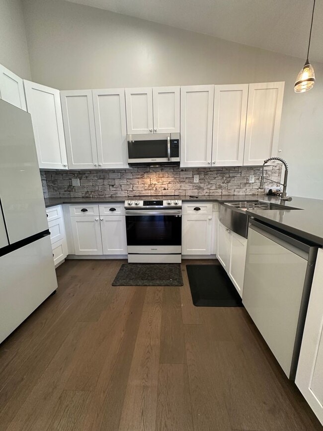 Photo - 3 Bed 2 Bath Remodeled Home for Rent!