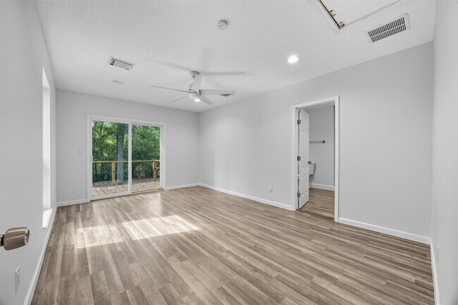 Photo - 30519 Lake Cir Ln