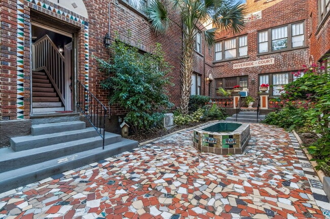 Building Photo - 2742 Riverside Ave