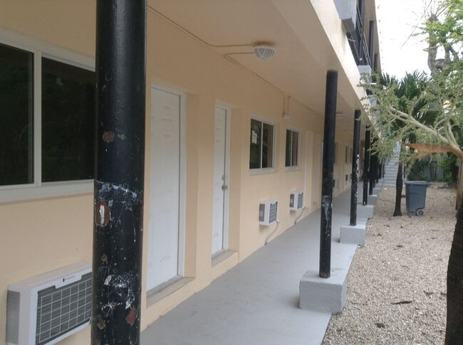 Building Photo - Stunning Boutique Studio Apartment Minutes... Unit 223-12