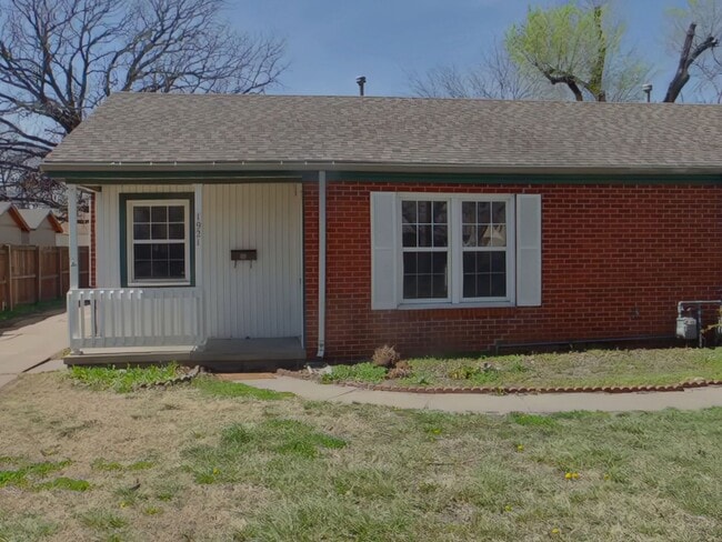 Building Photo - 1921 N Garland St Unit 1921