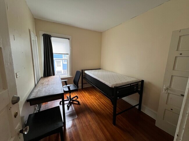 Photo - 852 Sumner Ave Unit 852 Sumner Apartment