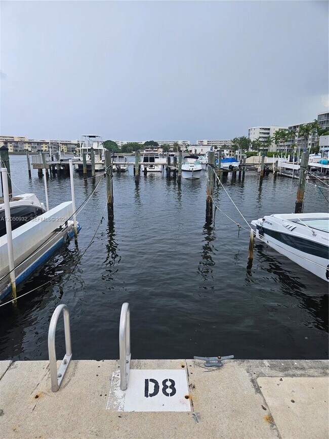 Building Photo - 18081 Biscayne Blvd Unit 602