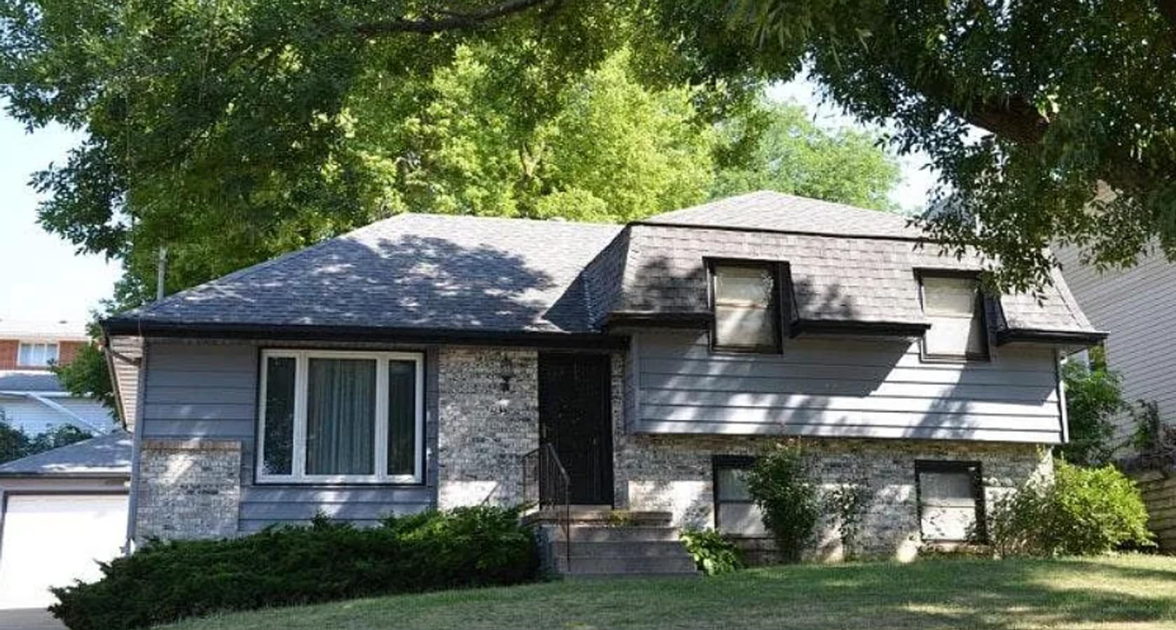 Beautiful home with detached garage! - Beautiful home with detached garage!