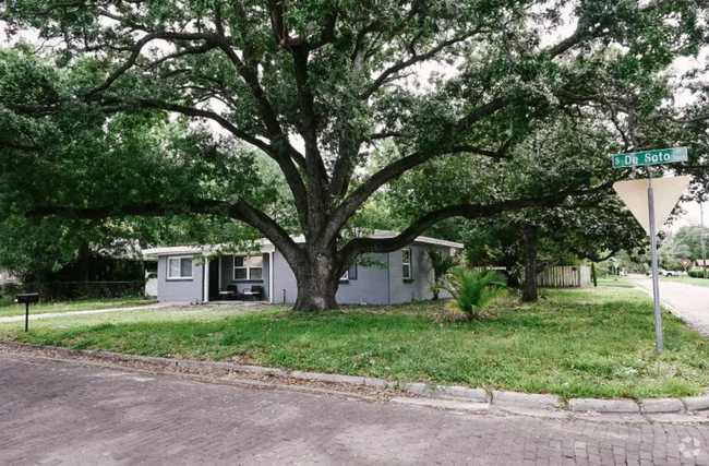 Building Photo - 7016 S De Soto St Rental