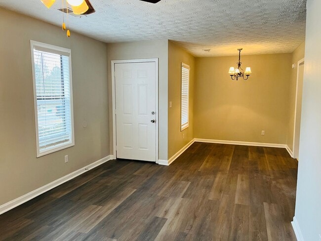 Photo - 145 Pine Terrace
