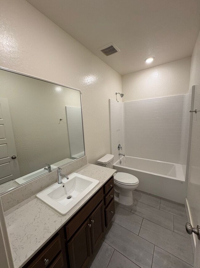 Photo - 113 E Tyler Ave