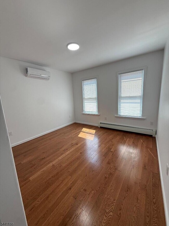 Photo - 49 Mercer St