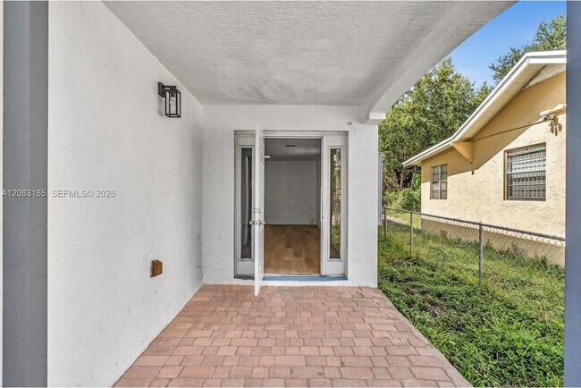 Photo - 140 NW 70th St