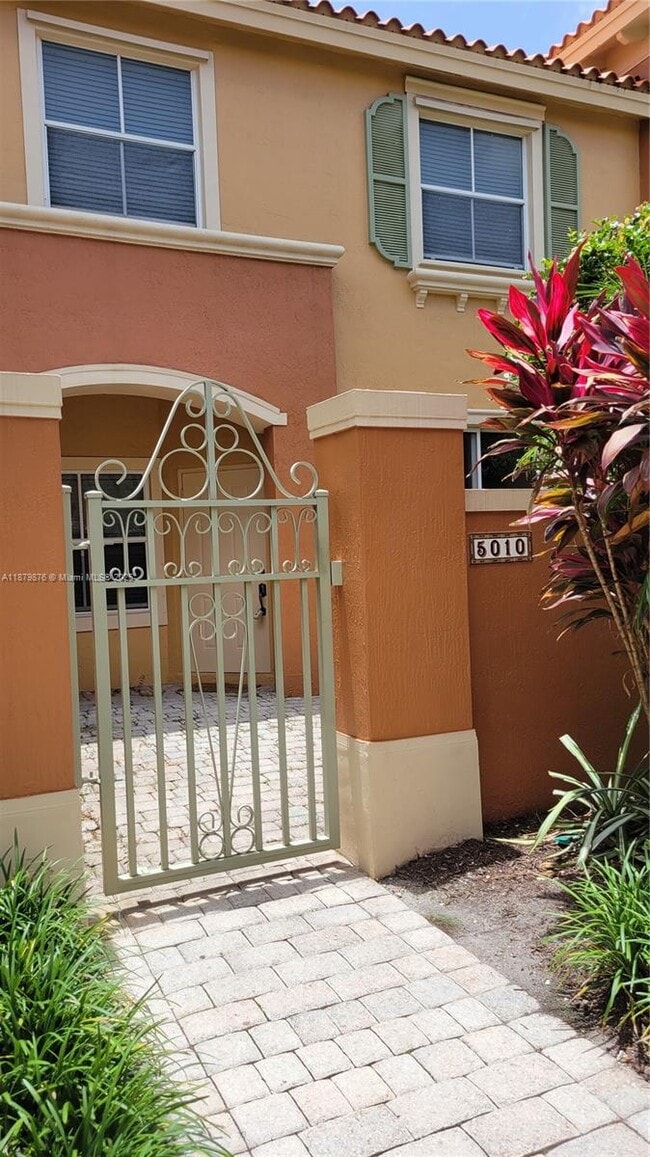 Building Photo - 5010 S Harbor Isles Dr Unit 2408 Rental