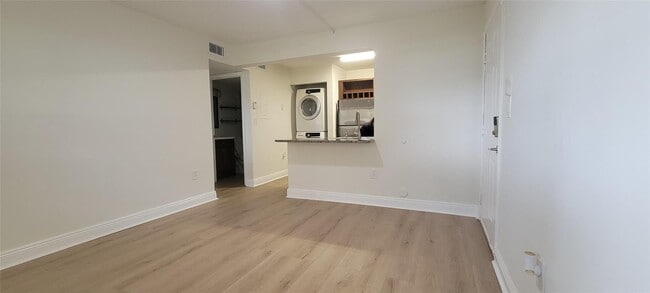 Photo - 350 Palm Cir W Unidad 104