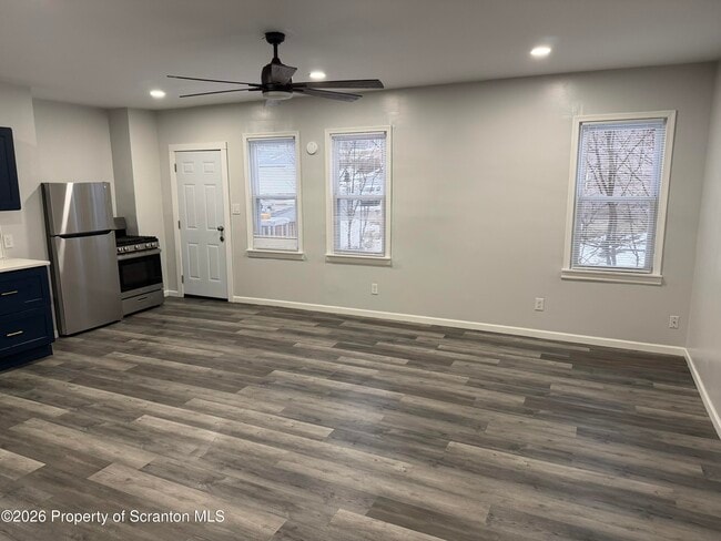 Photo - 539 E Pine St