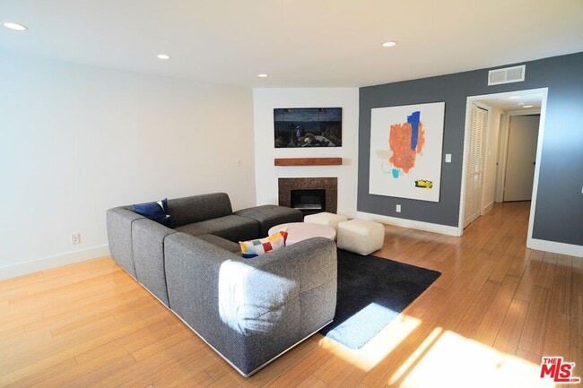 Photo - 2016 Euclid St Unit 17