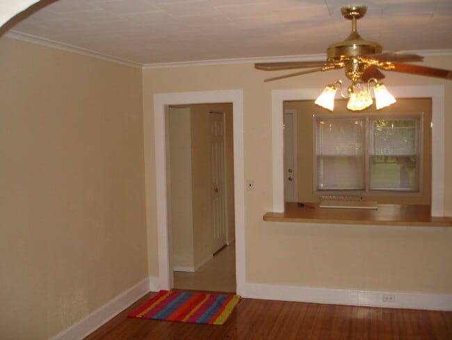 Comedor - 197 Barton Ave Unidad 197 Barton Ave