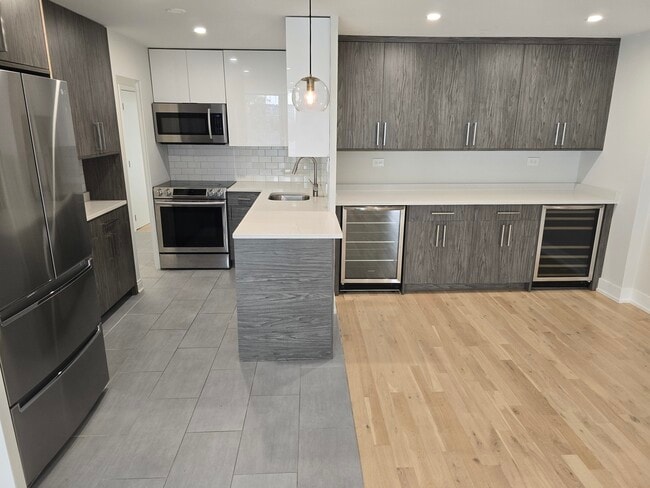 Photo - 227 E Walton Pl Unit 3W