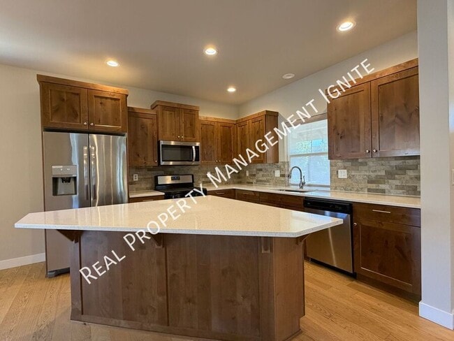 Photo - 2713 NE Black Oak Pl