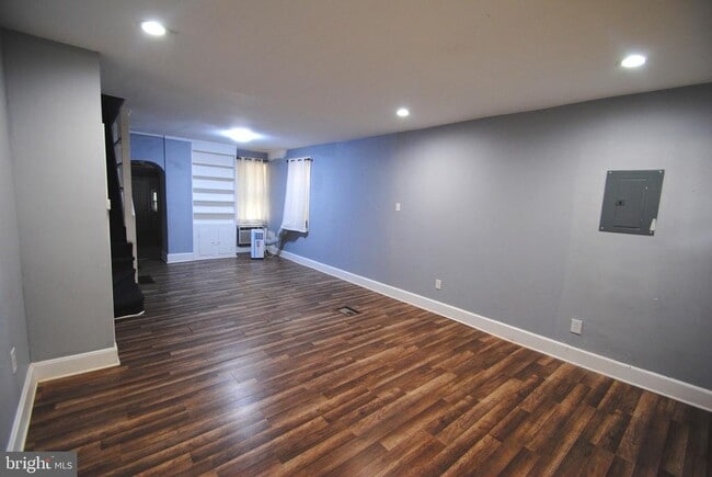 Building Photo - 416 Lawrence St Rental