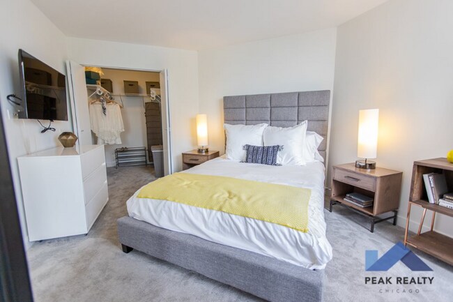 Photo - 2630 N Clark St