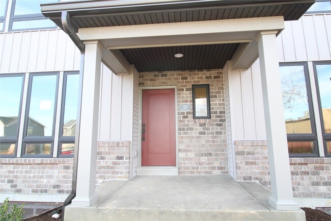 Photo - 37 Wingtip Ct