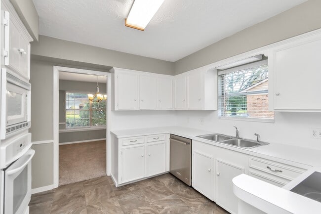 Photo - 12526 Hazelwood Ln