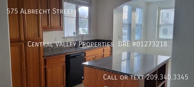 Photo - 575 Albrecht St