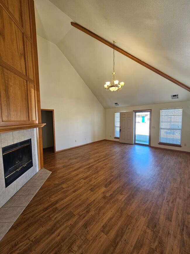 Photo - (3) Bed/(3) Bath in Moore Available NOW!!