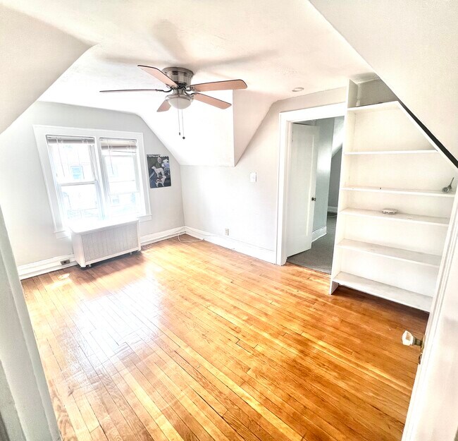 bedroom 2 - 376 Hayward Ave