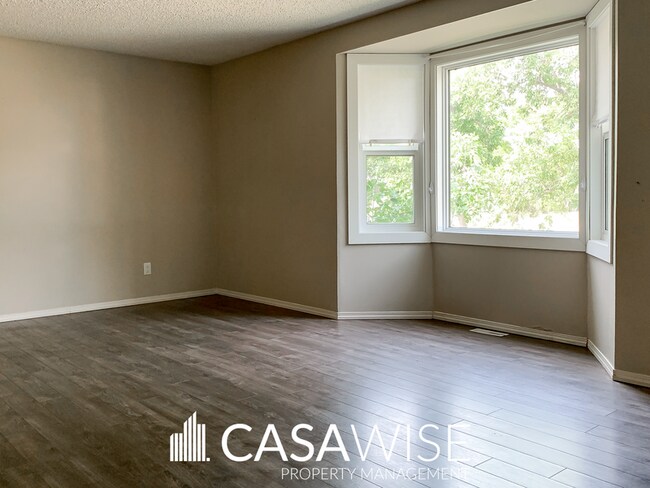 Photo - 9505-9599 99 Ave