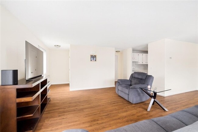 Photo - 66 Girard Ave Unidad 311