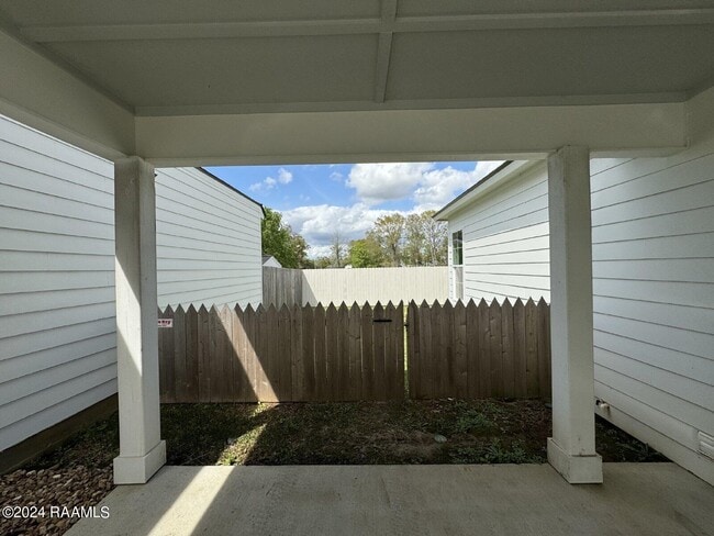 Photo - 106 Satsuma Dr