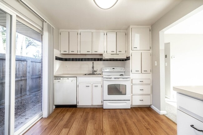 Photo - 1648 Routt St