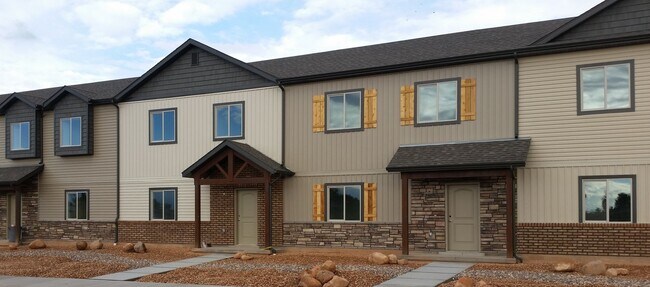Photo - Cedar Pointe Student Housing