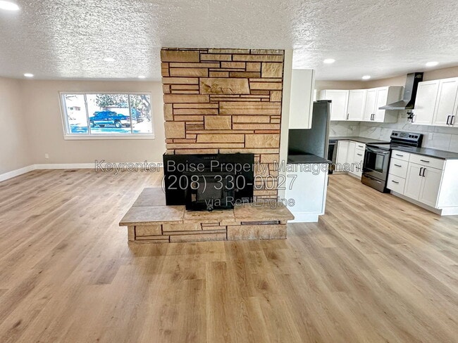 8605 W Winchester Dr